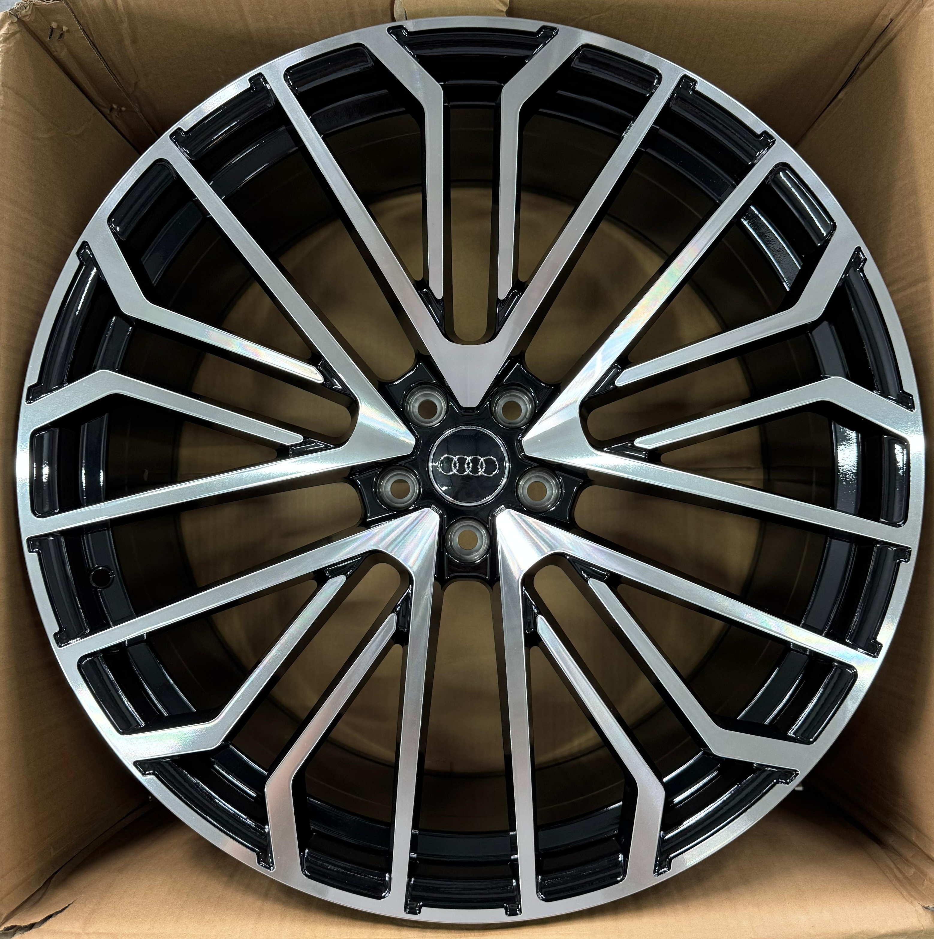 ДискForged &nbsp;AD430&nbsp;10JxR22 PCD5x112 ET30 DIA66.6,&nbsp;глянцевый черный обработанный