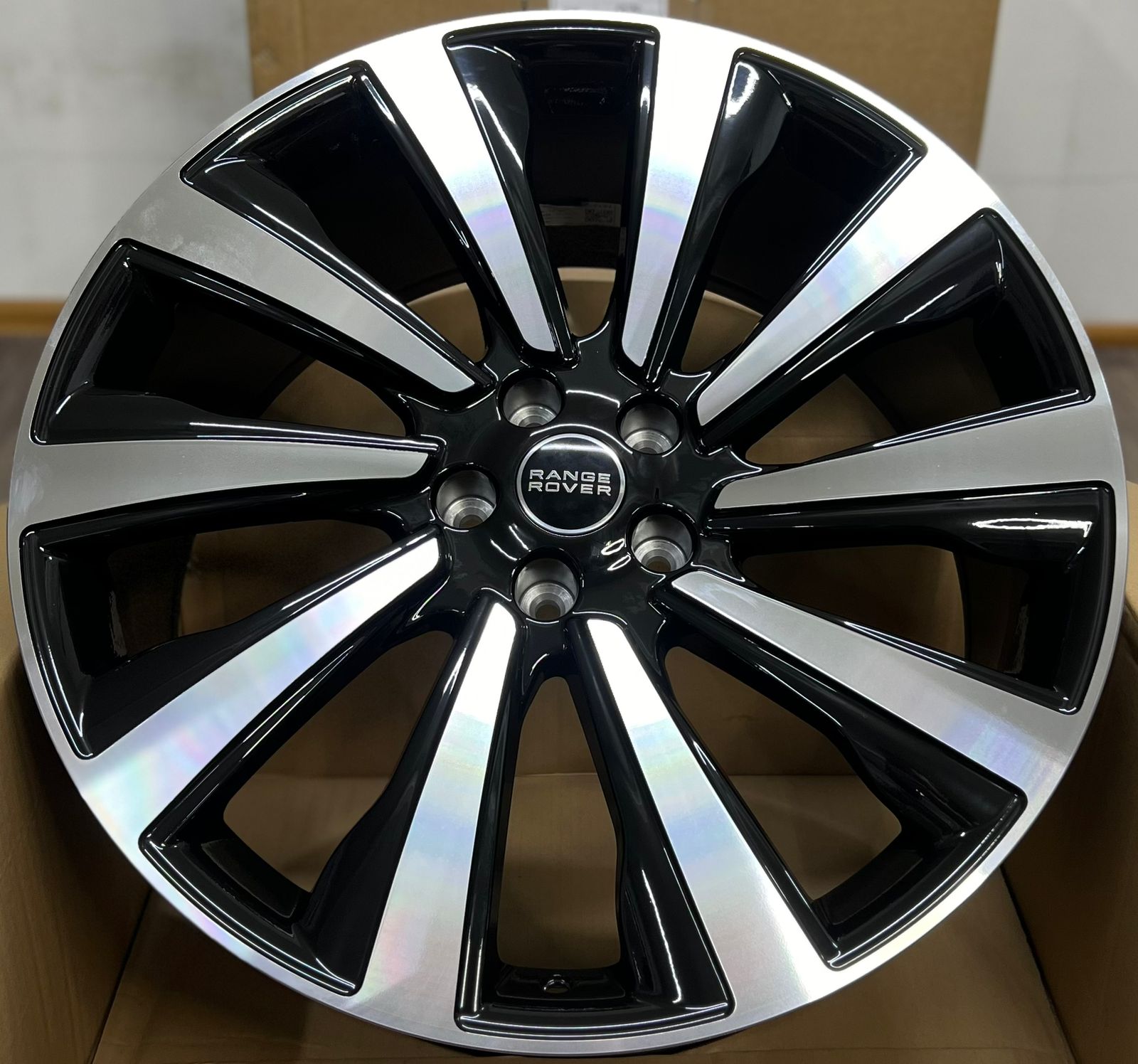 ДискForged &nbsp;LR270&nbsp;9.5JxR22 PCD5x120 ET45 DIA72.6,&nbsp;матовый черный с полированной лицевой частью